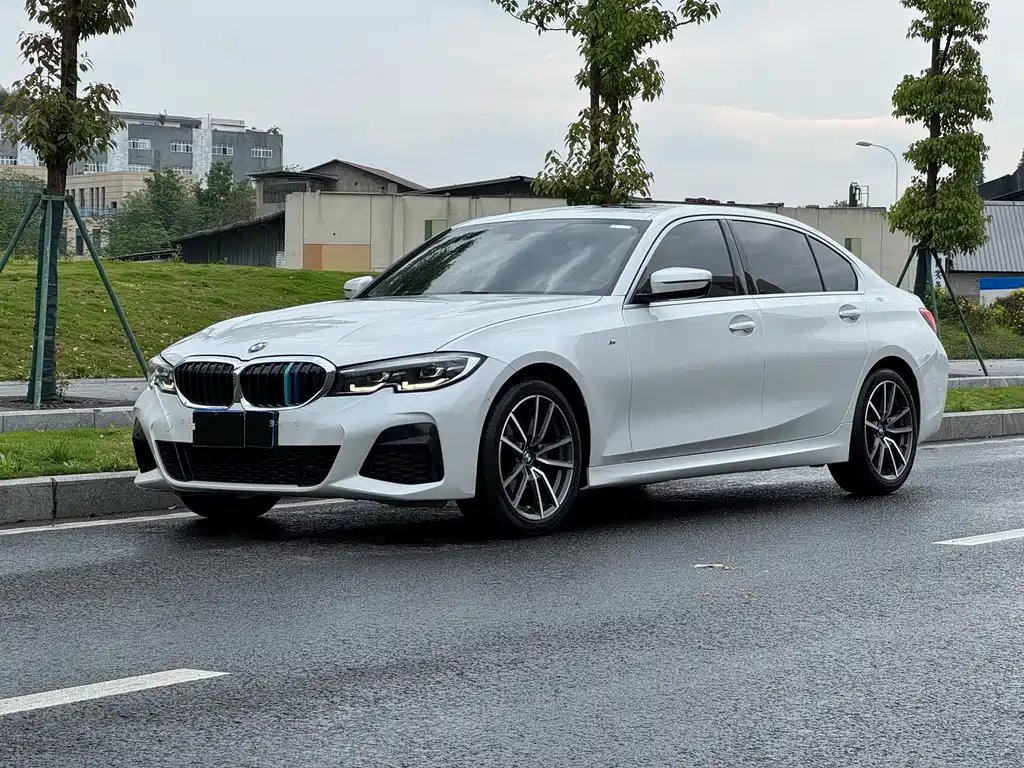 BMW 3 Series 2020 — фото 1 из 5