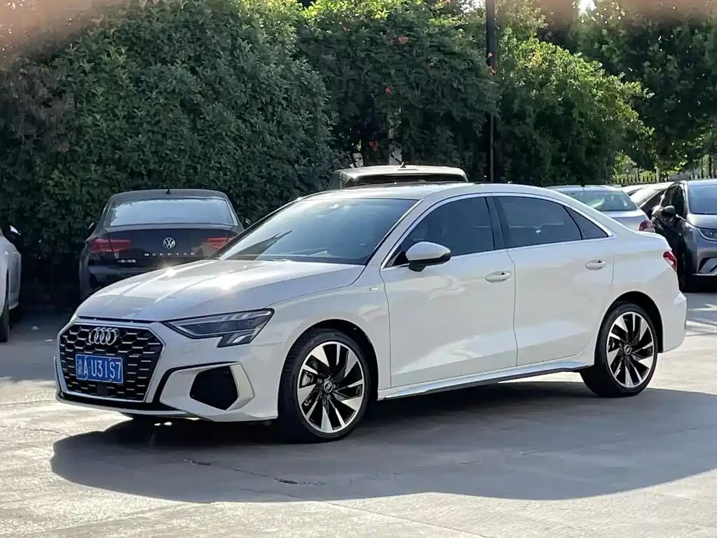Audi A3 2023 — фото 1 из 5
