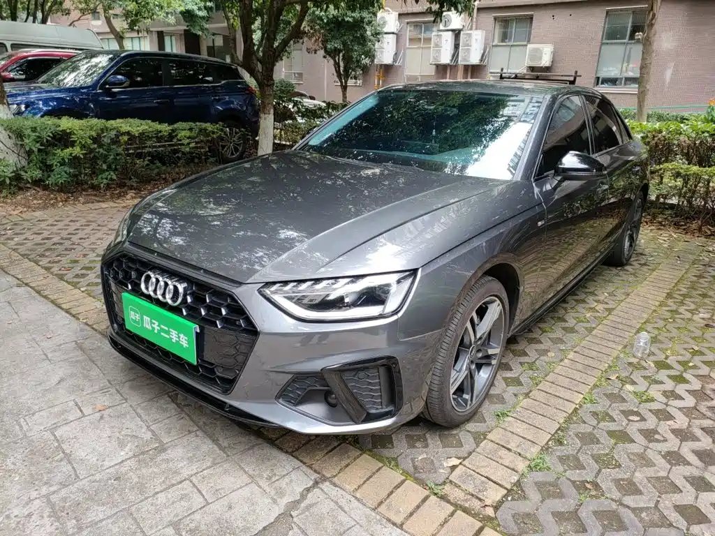 Audi A4L 2022 — фото 1 из 5