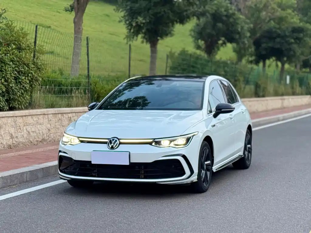 Volkswagen Golf 2023 — фото 1 из 5