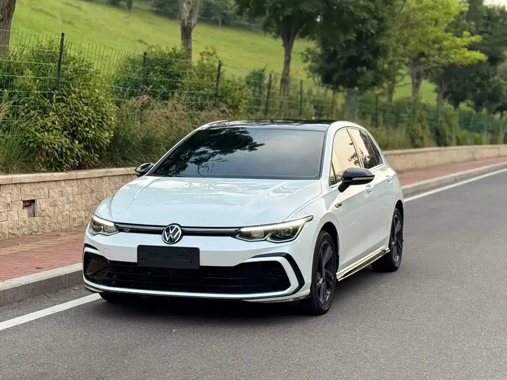 Volkswagen Golf 2023 — фото 1 из 5