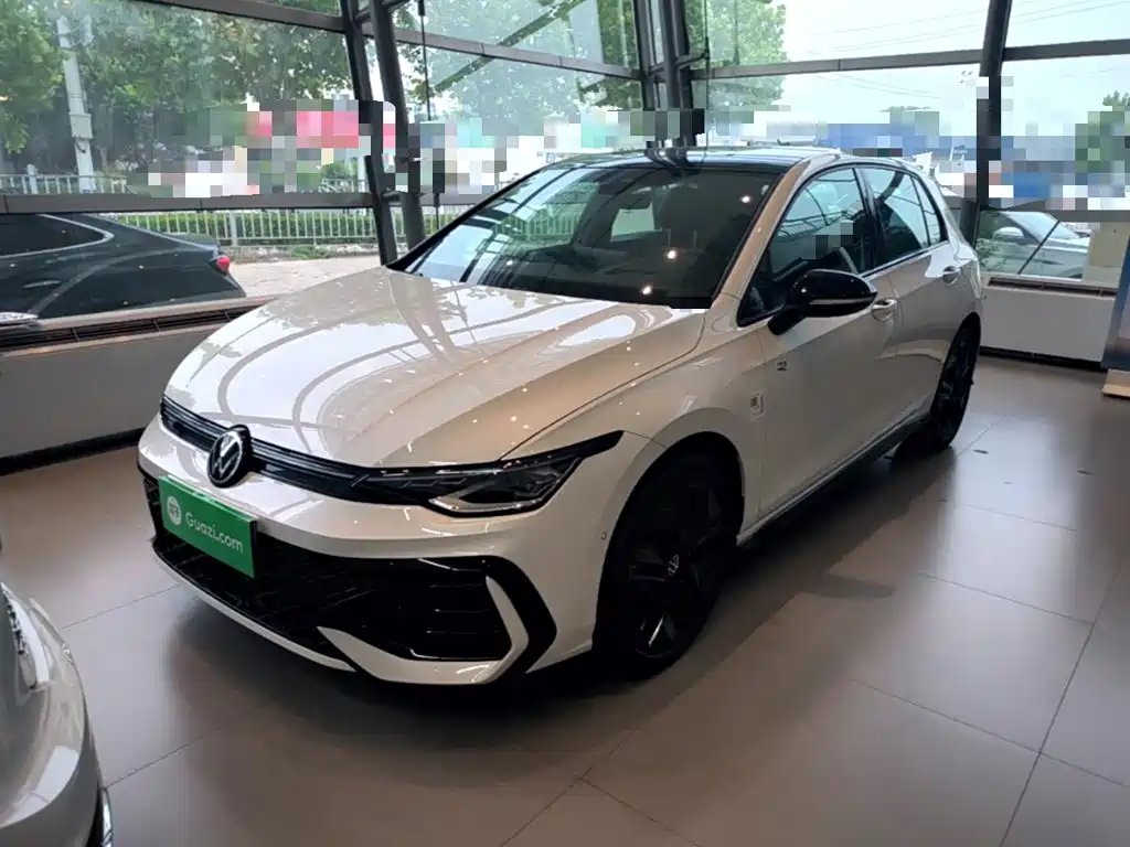 Volkswagen Golf 2025 — фото 1 из 5
