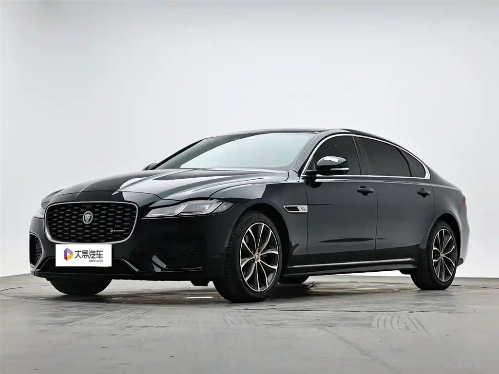 Jaguar XFL 2022 — фото 1 из 5