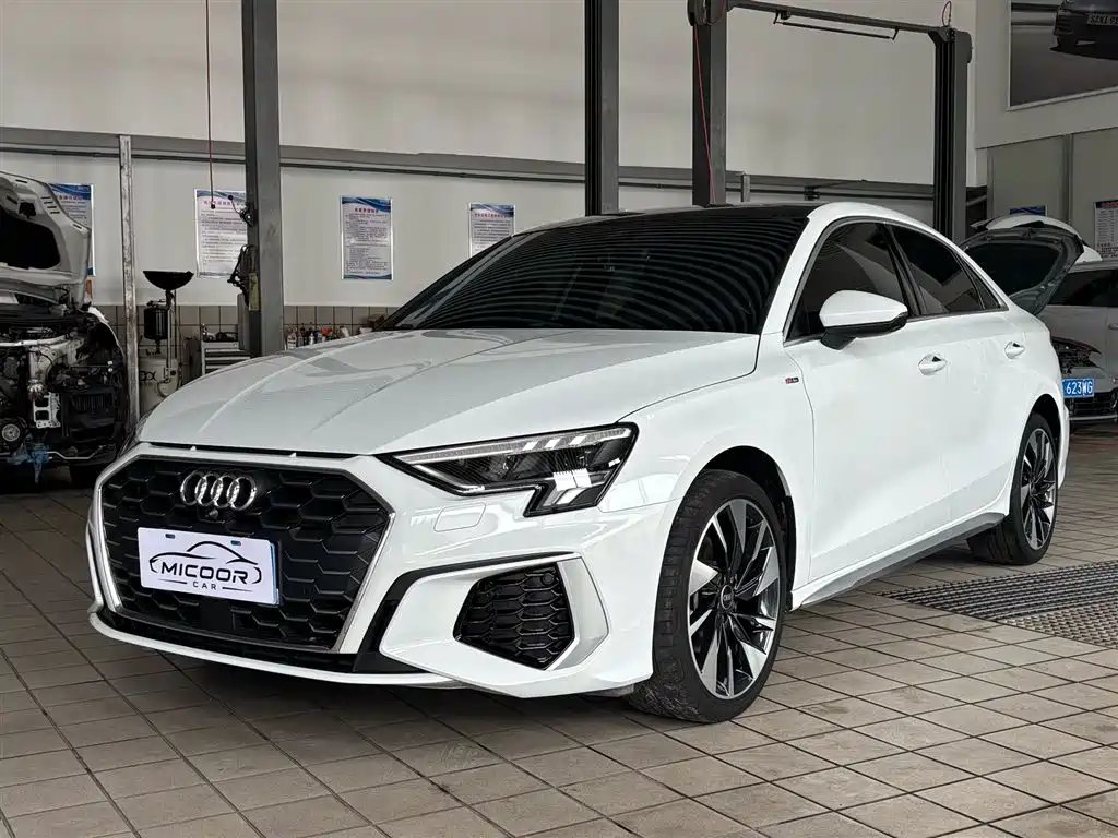 Audi A3 2022 — фото 1 из 5