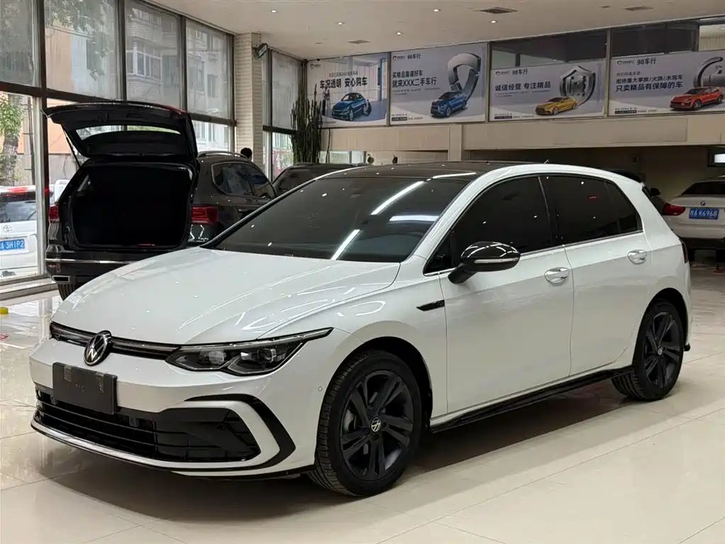 Volkswagen Golf 2023 — фото 1 из 5