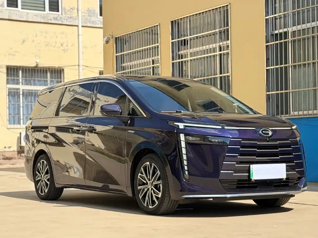 GAC Motor TrumpchiE8 PHEV 2024 — фото 1 из 5