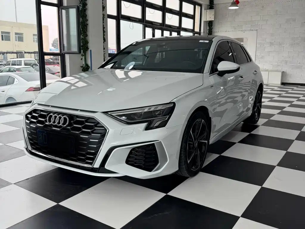 Audi A3 2022 — фото 1 из 5
