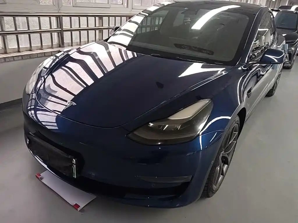 Tesla Model 3 2021 — фото 1 из 5