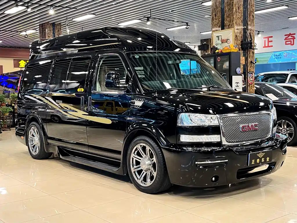 GMC Savana 2016 — фото 1 из 5