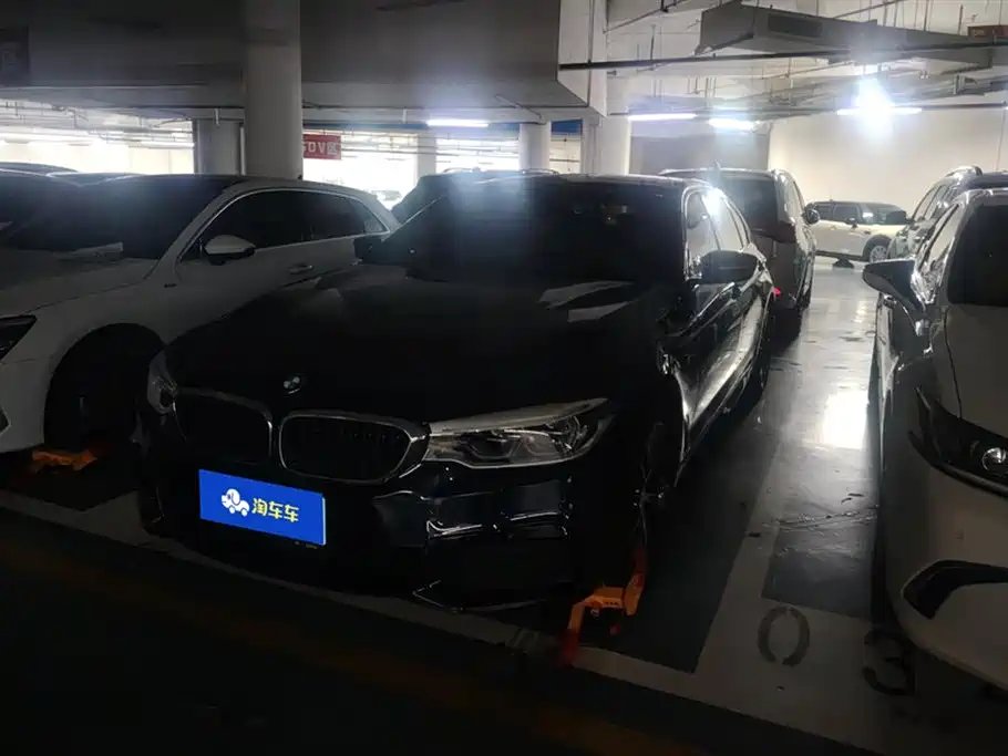 BMW 5 Series 2019 — фото 1 из 5