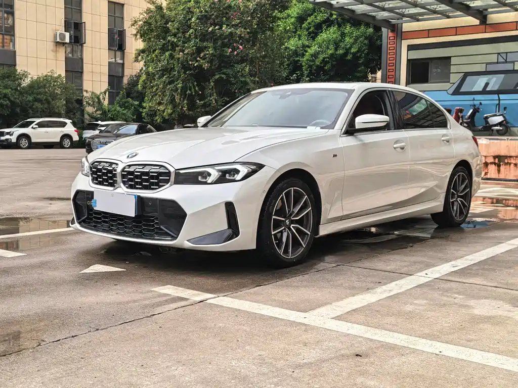 BMW 3 Series 2024 — фото 1 из 5
