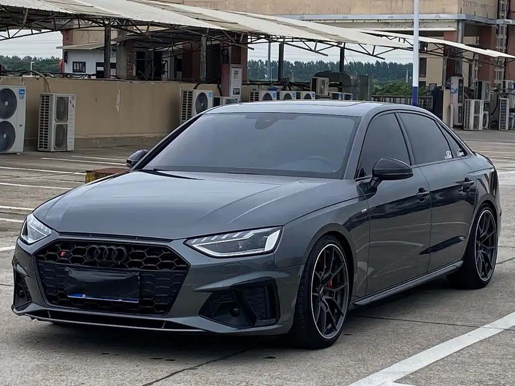 Audi A4L 2022 — фото 1 из 5