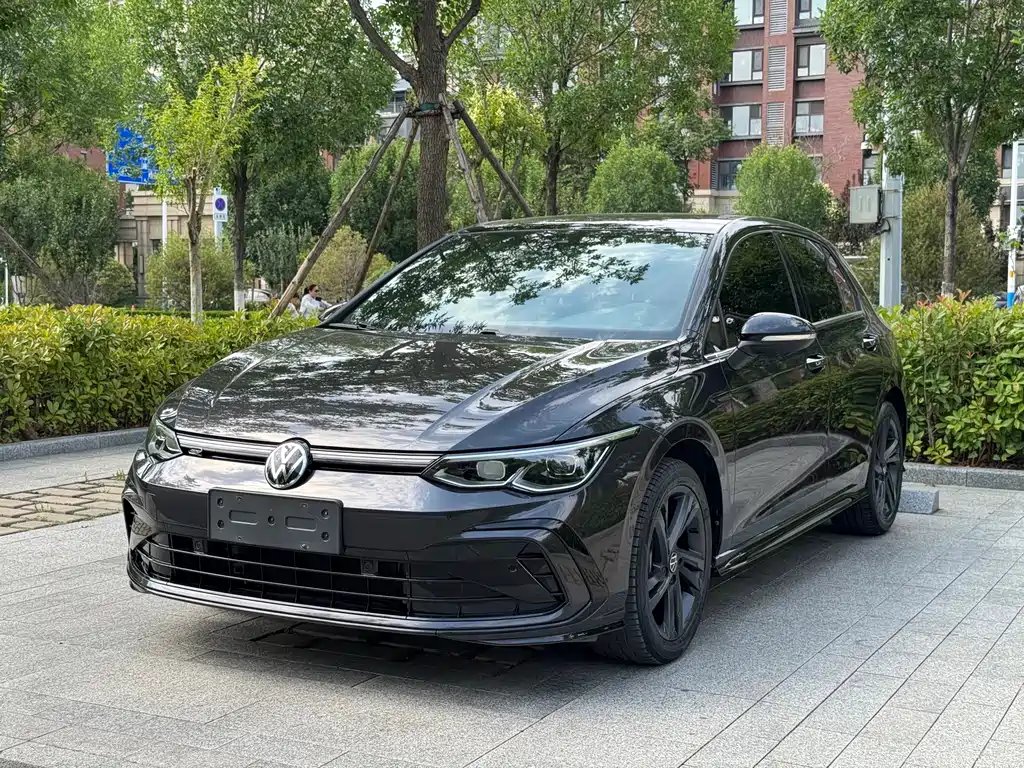 Volkswagen Golf 2022 — фото 1 из 5