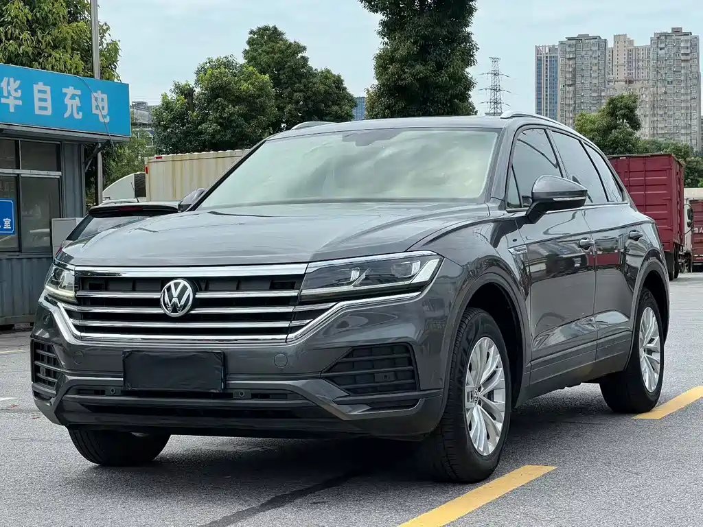 Volkswagen Touareg 2020 — фото 1 из 5