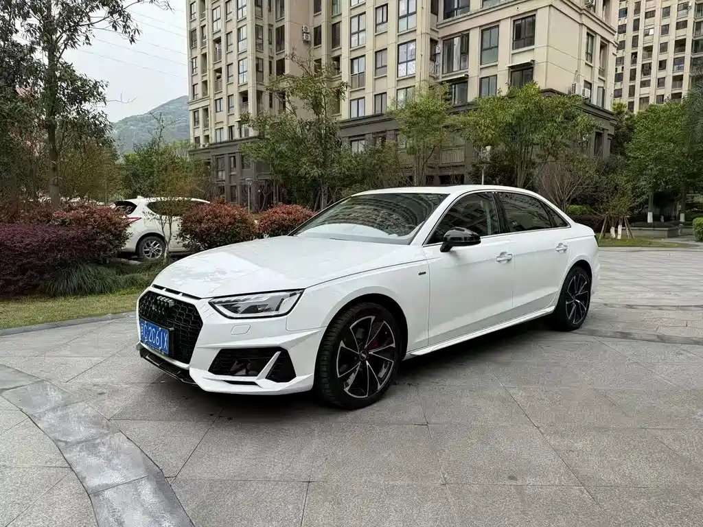 Audi A4L 2021 — фото 1 из 5