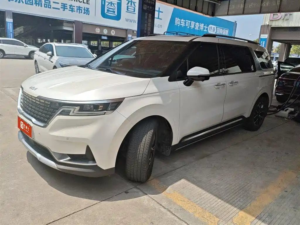 Kia Carnival 2021 — фото 1 из 5