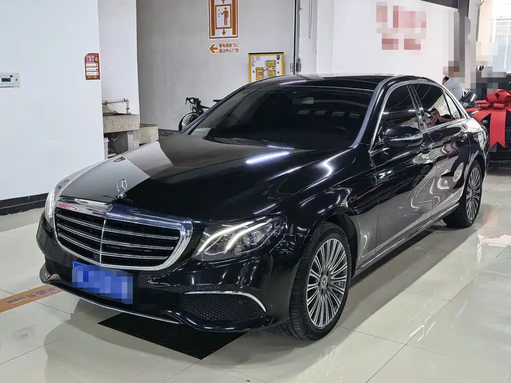 Mercedes-Benz E-Class 2018 — фото 1 из 5