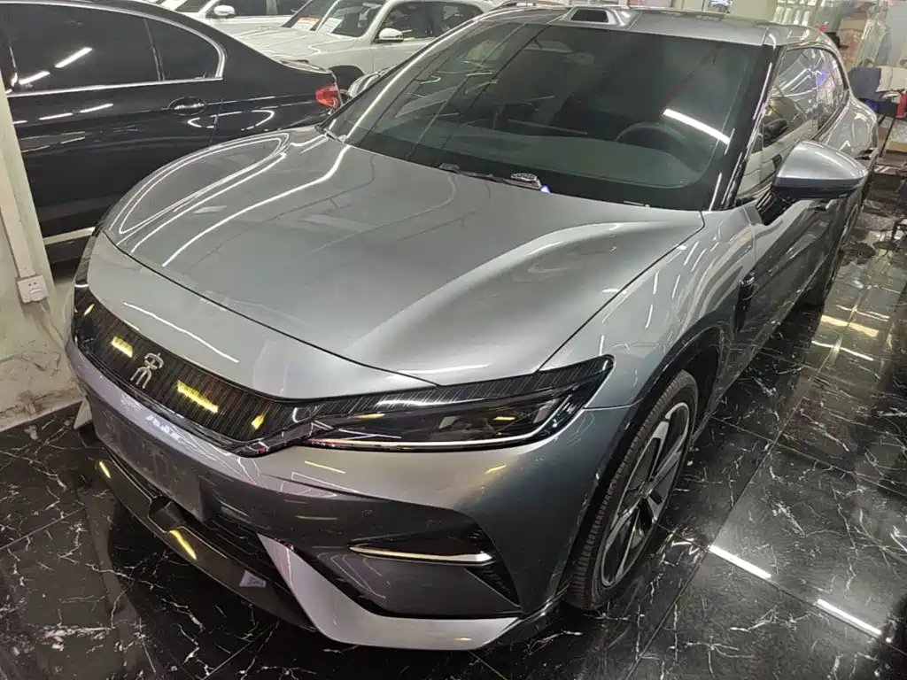 BYD L EV 2025 — фото 1 из 5