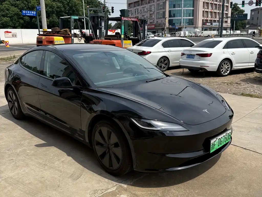 Tesla Model 3 2025 — фото 1 из 5