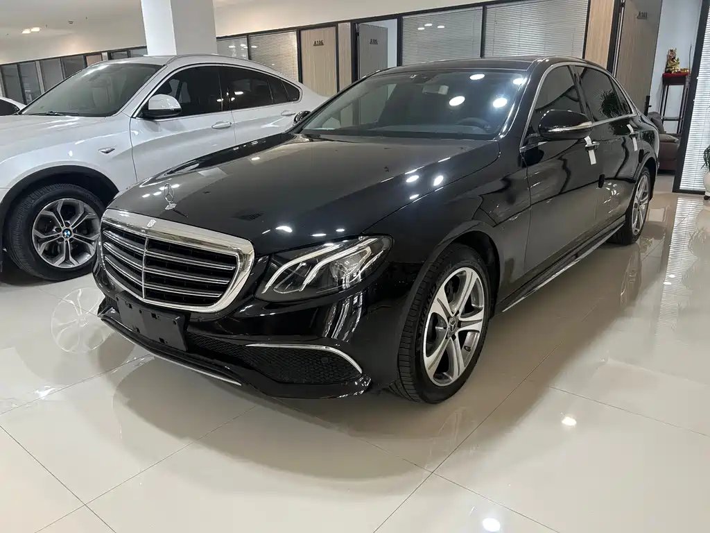 Mercedes-Benz E-Class 2020 — фото 1 из 5