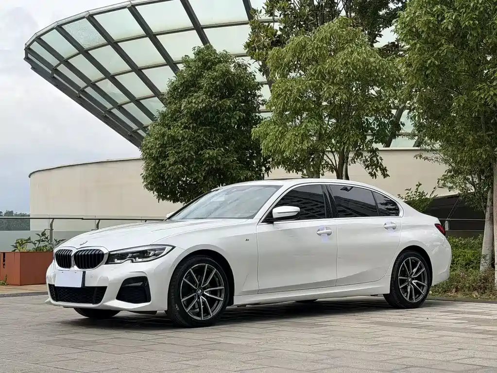 BMW 3 Series 2021 — фото 1 из 5