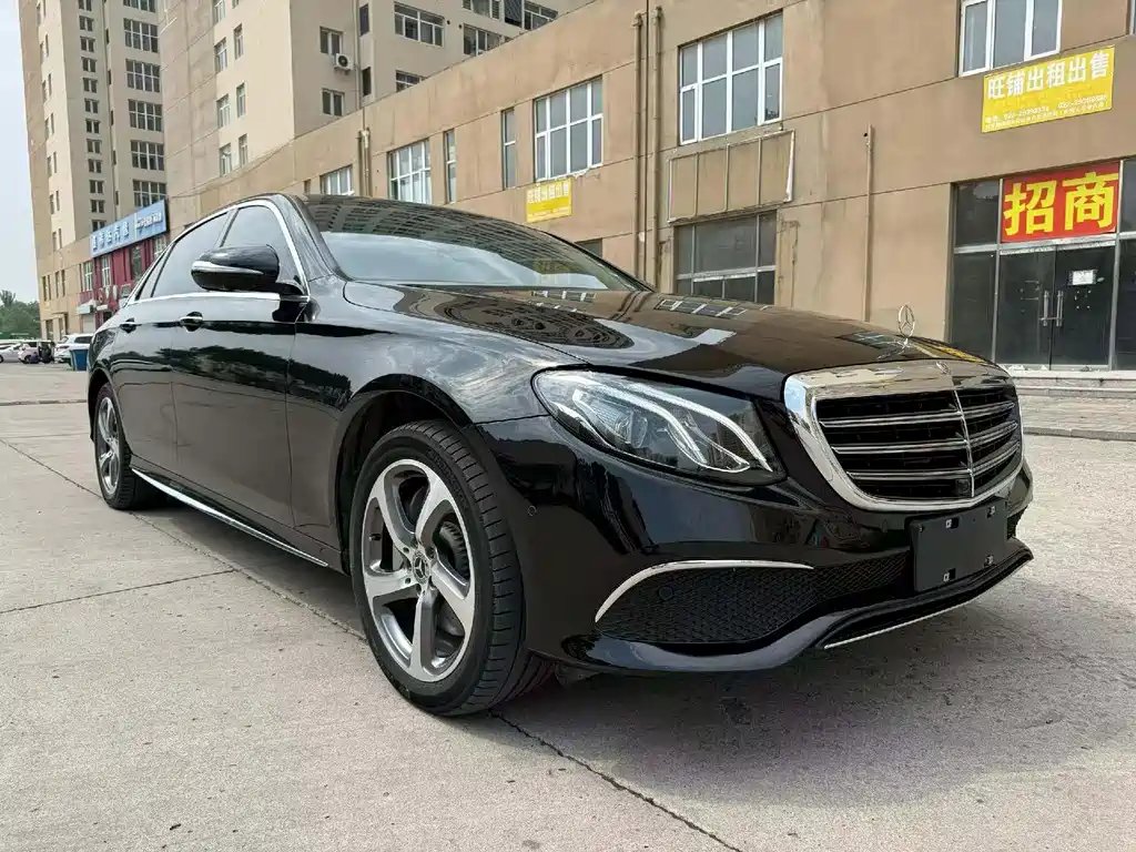 Mercedes-Benz E-Class 2018 — фото 1 из 5