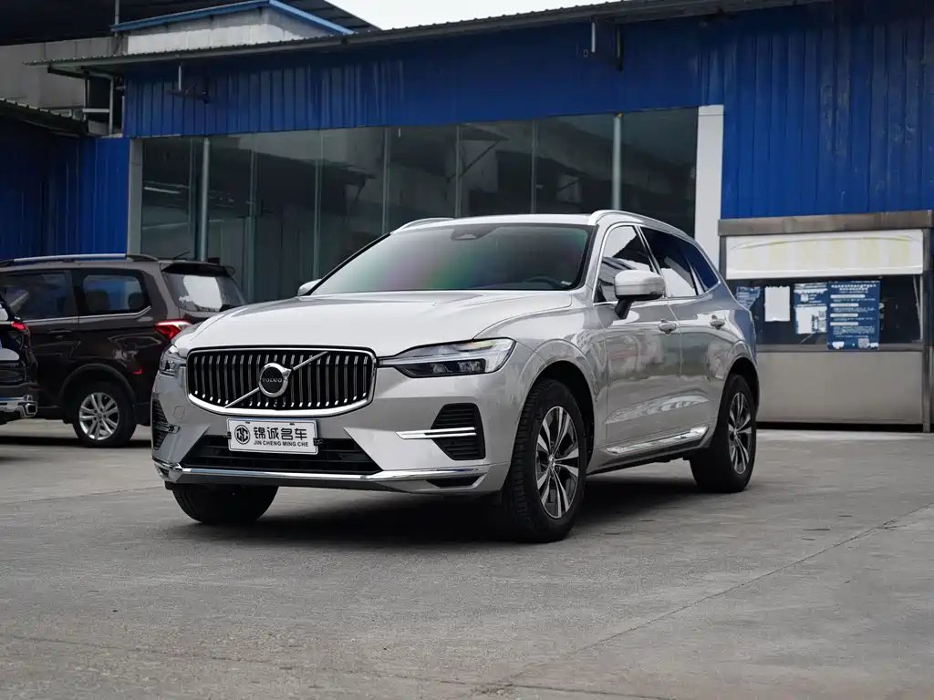 Volvo XC60 2022 — фото 1 из 5