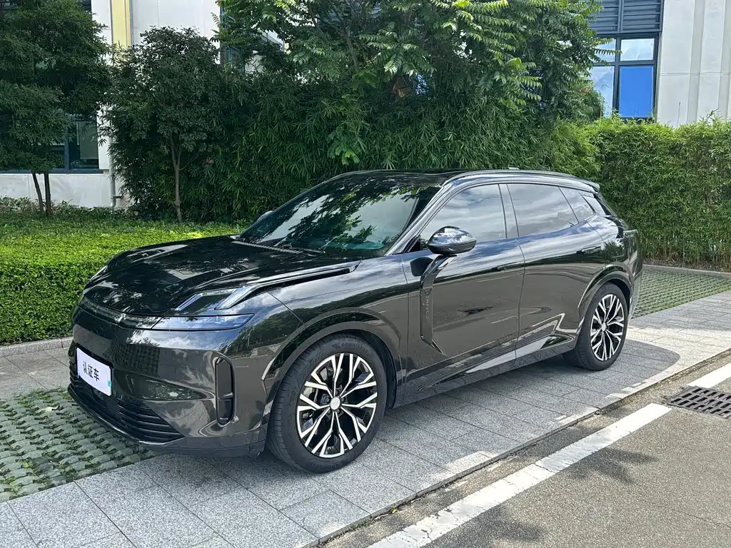 Lynk & Co 08 EM-P 2025 — фото 1 из 5