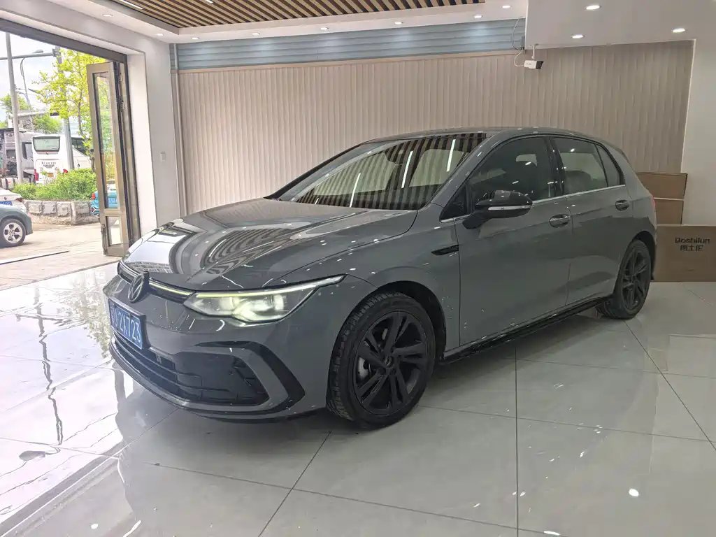 Volkswagen Golf 2023 — фото 1 из 5