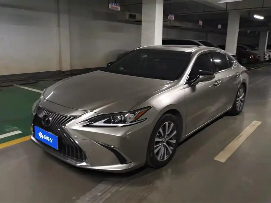 Lexus ES 2020 — фото 1 из 5