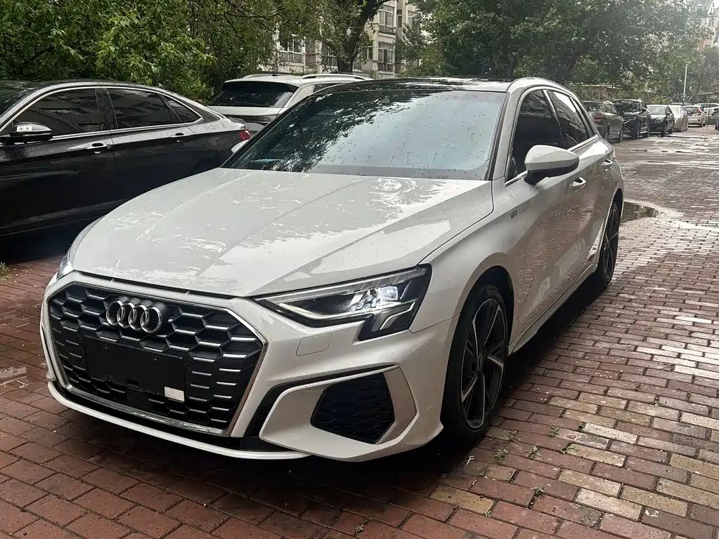 Audi A3 2023 — фото 1 из 5
