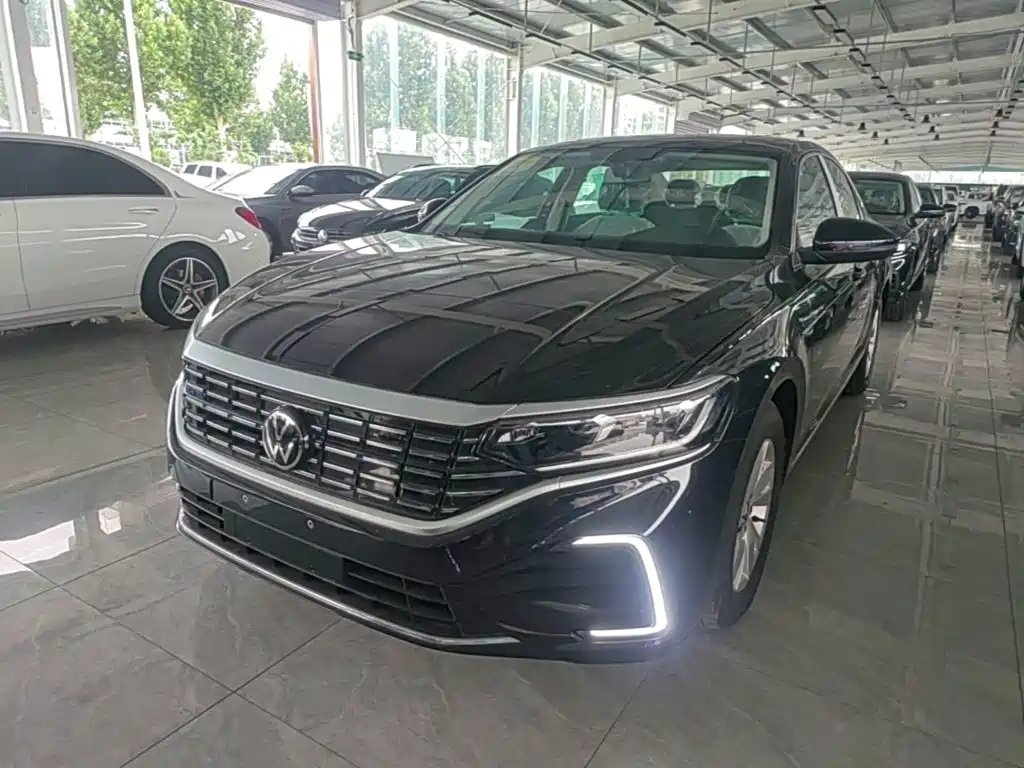 Volkswagen PassatPHEV 2026 — фото 1 из 5