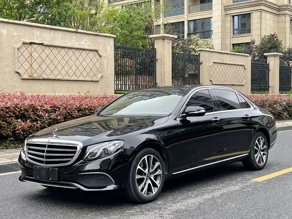 Mercedes-Benz E-Class 2017 — фото 1 из 5