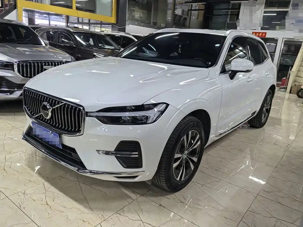 Volvo XC60 2023 — фото 1 из 5