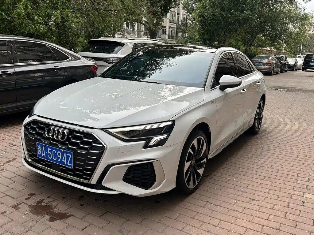 Audi A3 2023 — фото 1 из 5