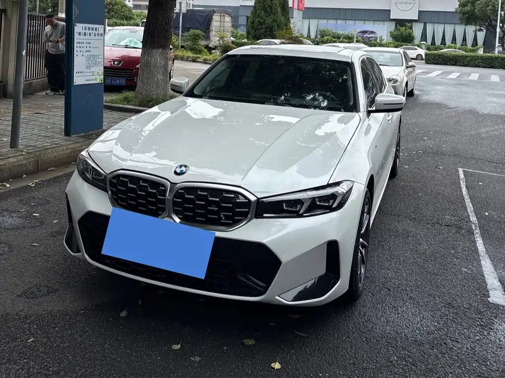 BMW 3 Series 2025 — фото 1 из 5