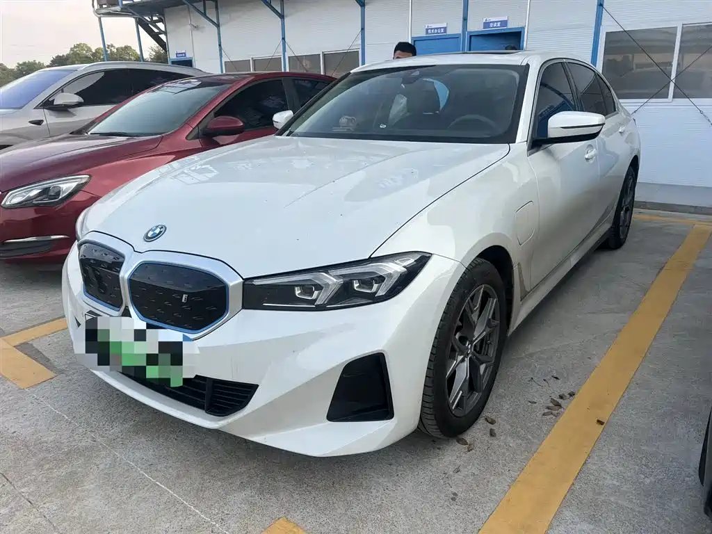 BMW i3 2025 — фото 1 из 5