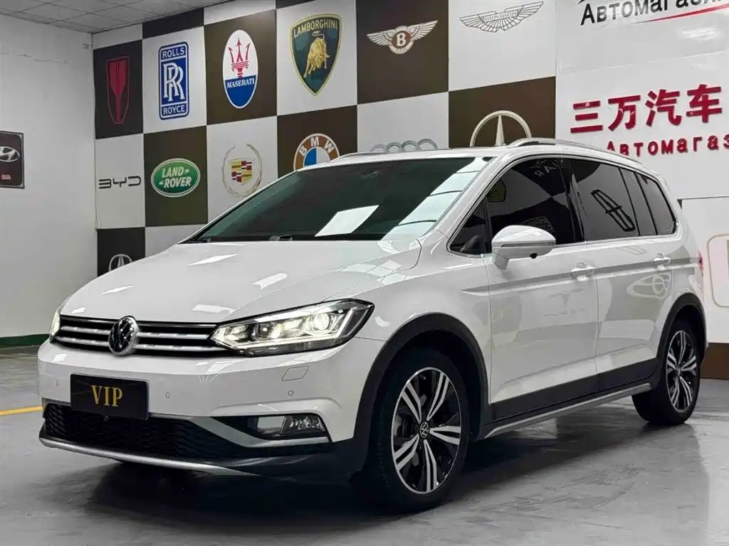 Volkswagen Touran 2022 — фото 1 из 5
