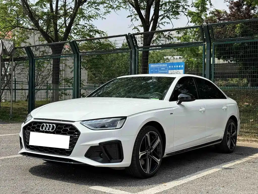 Audi A4L 2024 — фото 1 из 5