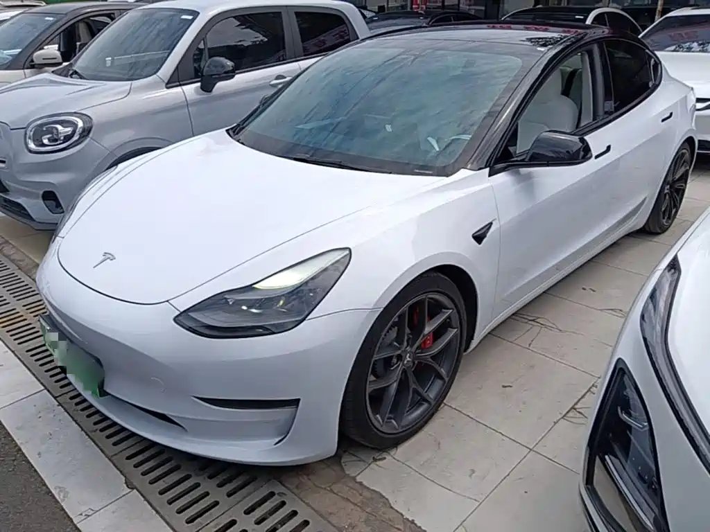 Tesla Model 3 2021 — фото 1 из 5