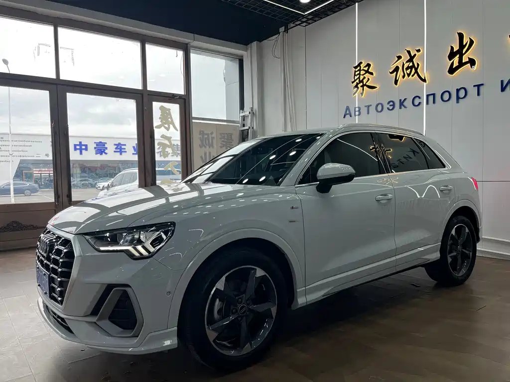Audi Q3 2023 — фото 1 из 5