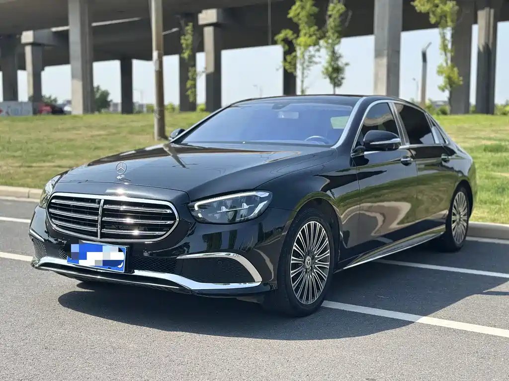 Mercedes-Benz E-Class 2018 — фото 1 из 5