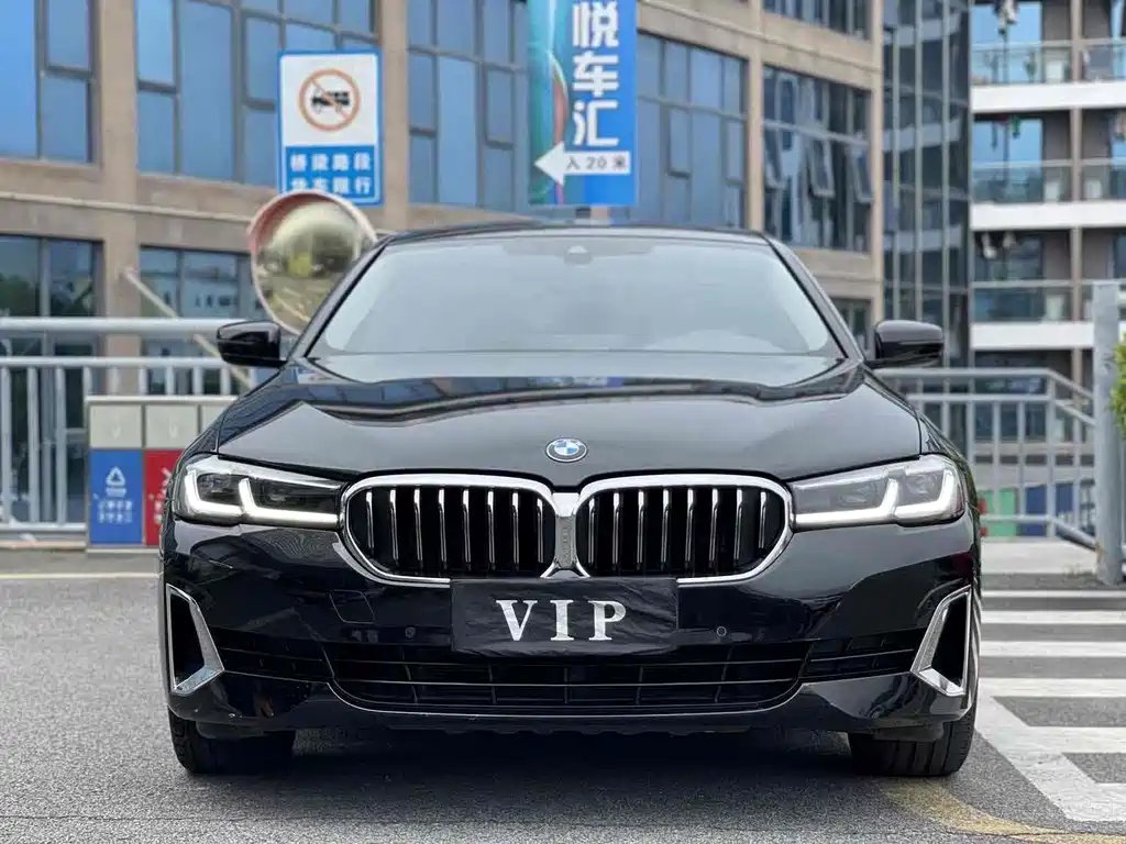 BMW 5 Series 2021 — фото 1 из 5