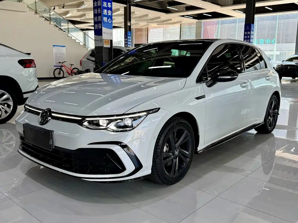 Volkswagen Golf 2023 — фото 1 из 5