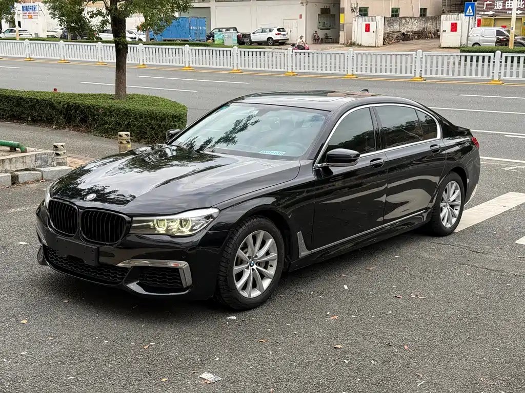 BMW 7 Series 2017 — фото 1 из 5