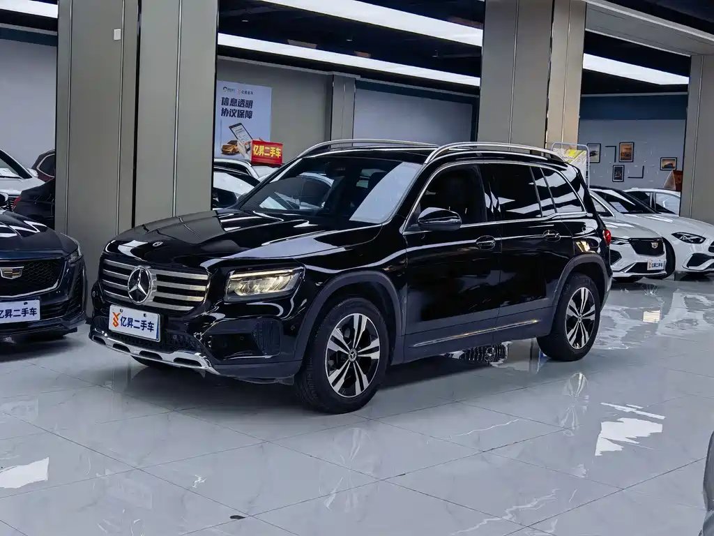 Mercedes-Benz GLB 2024 — фото 1 из 5