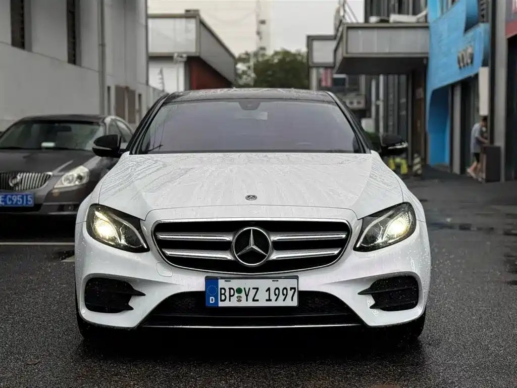 Mercedes-Benz E-Class 2019 — фото 1 из 5