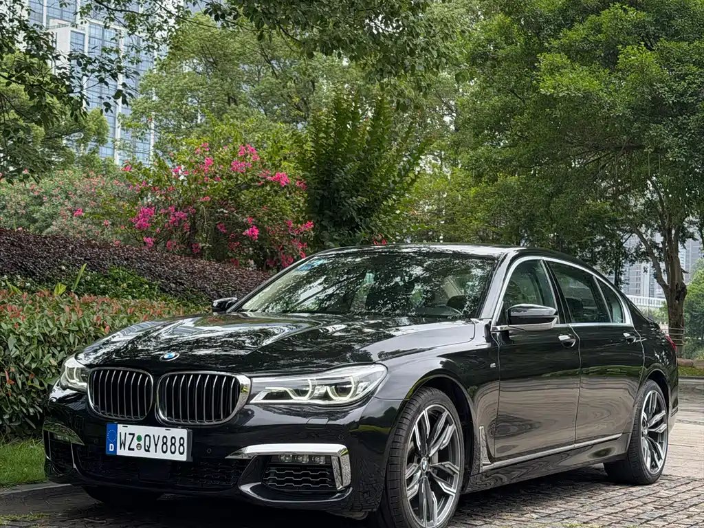 BMW 7 Series 2017 — фото 1 из 5