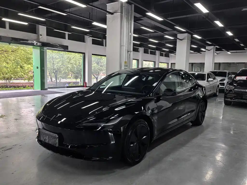 Tesla Model 3 2024 — фото 1 из 5