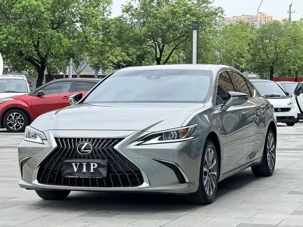 Lexus ES 2023 — фото 1 из 5